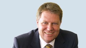 Klaus Johannis, de la Paris: Sunt onorat de propunerea de a conduce Guvernul