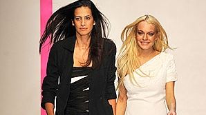 Hainele create de Lindsay Lohan se vând ca pâinea caldă - VEZI VIDEO