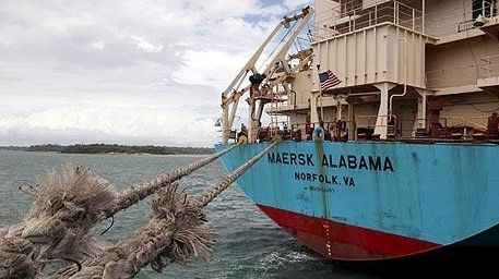 Navele americane din Cornul Africii se înarmează din cauza piraţilor somalezi