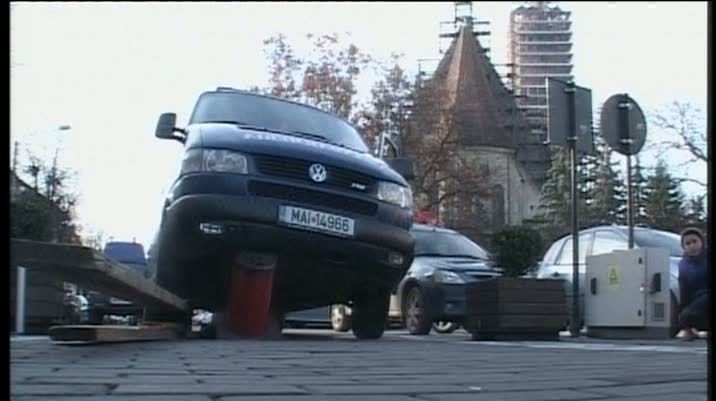 Duba Jandarmeriei din Bistriţa, avariată după ce s-a lovit de un pilon telescopic