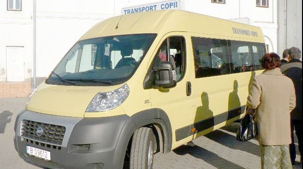Microbuzele şcolare din Braşov circulă fără licenţe de cinci ani