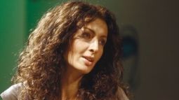 Mihaela Rădulescu apare din nou \"pe sticlă\"