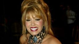 La 60 de ani, Patricia Paay devine cel mai în vârstă iepuraş Playboy - VEZI FOTO