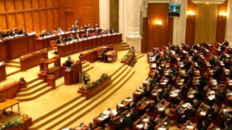 Românii susţin trecerea la parlament unicameral şi reducerea numărului de parlamentari, potrivit exit-pollului INSOMAR