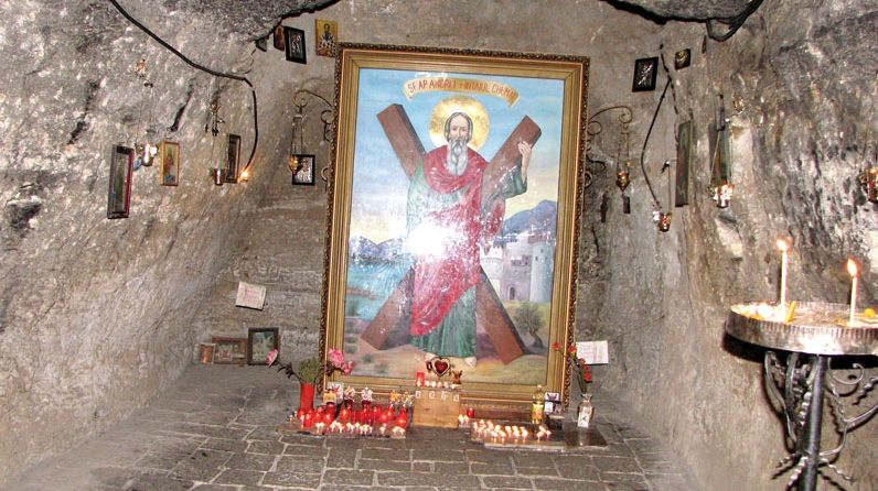 Mii de credincioşi s-au închinat la moaştele Sfântului Andrei din Constanţa