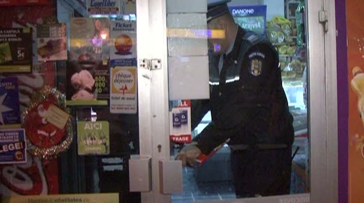 O vânzătoare a fost înjunghiată de un client nemulţumit de restul primit 