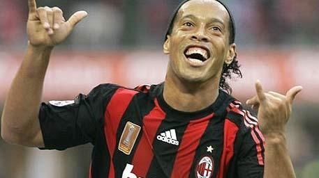 Ronaldinho, Huntelaar şi Baptista, nominalizaţi la \"Bidonul de Aur\"