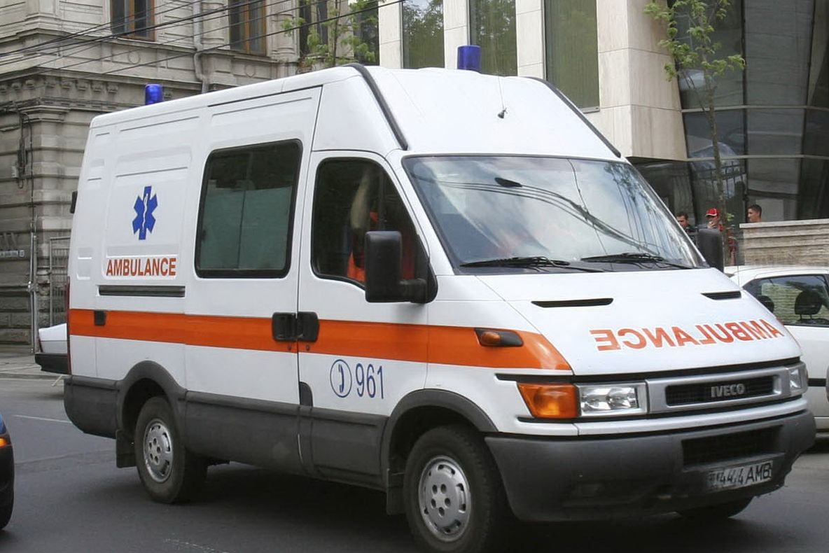 Şase persoane au fost rănite în urma a două accidente rutiere pe DN 2