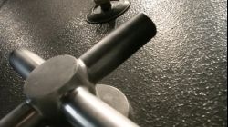 Seif furat de sub nasul paznicului la Braşov