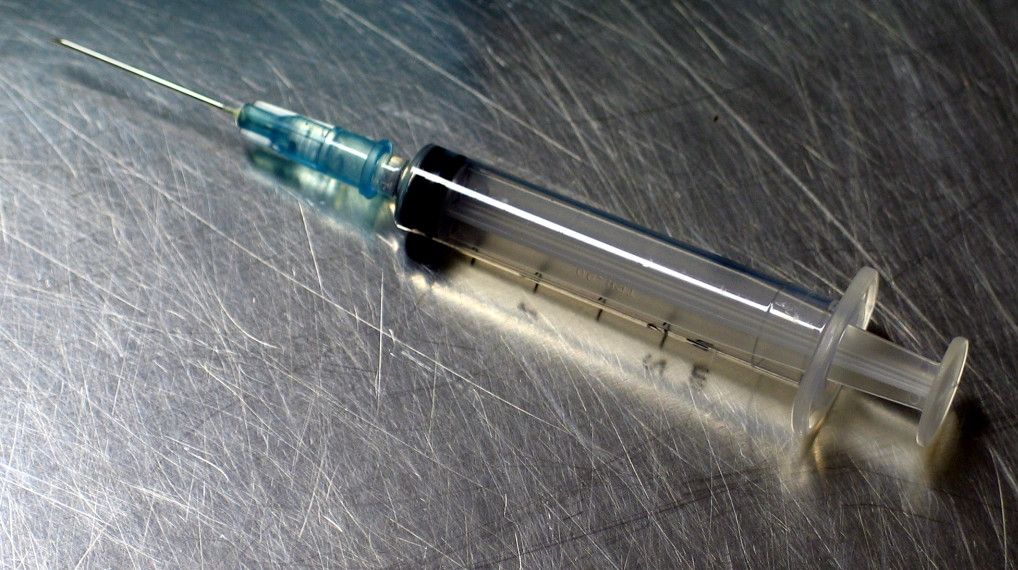 Femei injectate în plină stradă cu anestezic în Slovacia