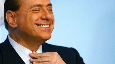 Berlusconi: Dacă-i prind pe ăştia care scriu despre mafie, îi strâng de gât!