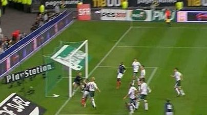 VIDEO / O monumentală greşeală de arbitraj duce Franţa la Mondiale!