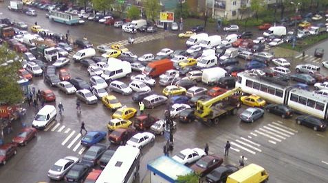 Principalele intersecţii din Capitală au fost blocate miercuri dimineaţă, din cauza grevei de la metrou 