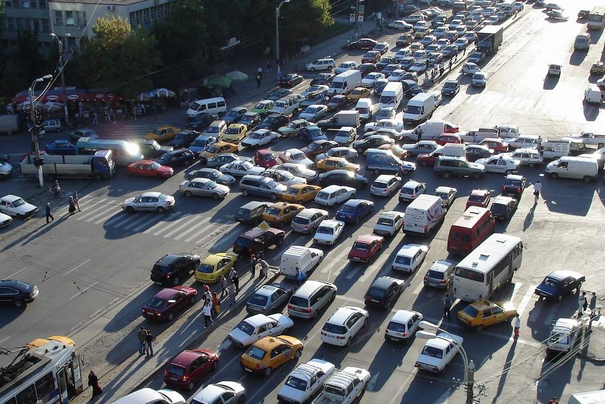 Explicaţia traficului de coşmar din Bucureşti: O maşină şi jumătate pe cap de locuitor