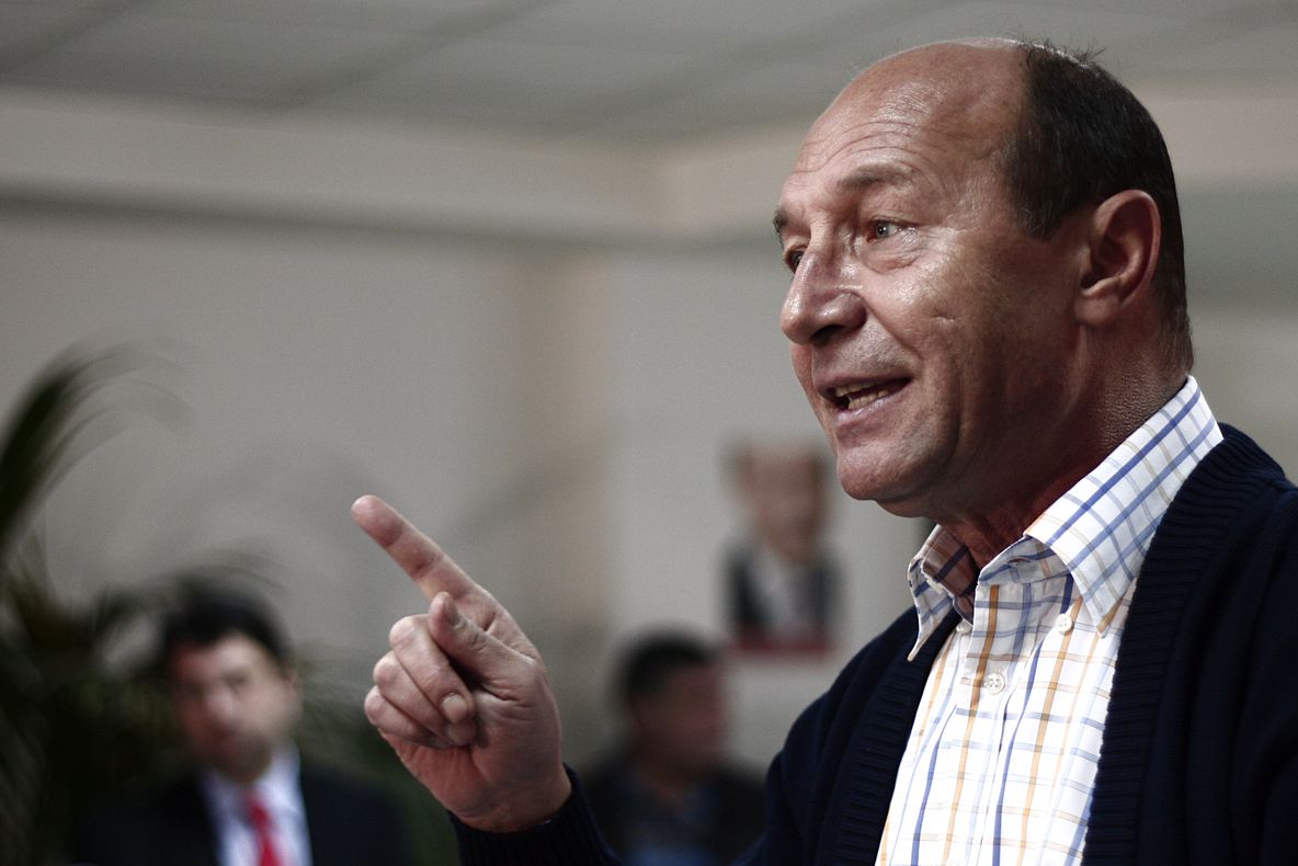 Băsescu: Este lipsă de liberalism să devii suporterul unuia care mai are de răspuns pentru morţii de la Revoluţie