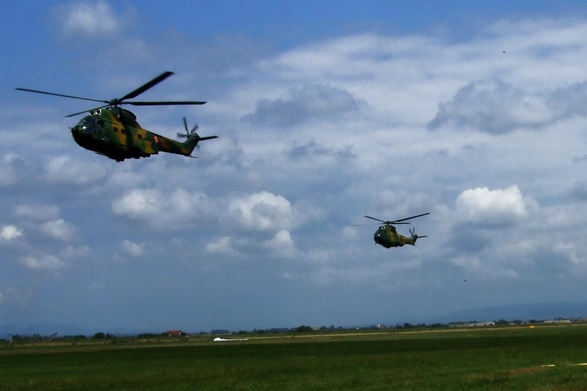 Un elicopter a aterizat de urgenţă lângă Piteşti