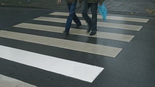 Primăria a montat garduri la trecerile de pietoni desfiinţate din Bistriţa