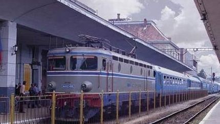 11 trenuri au fost anulate şi alte şase au ajuns la Bucureşti cu întârzieri mari din cauza condiţiilor meteo nefavorabile