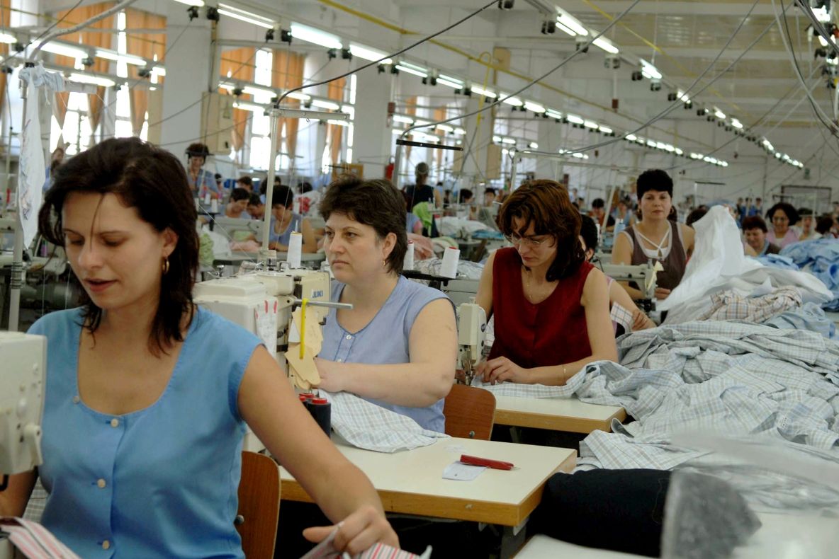 Angajaţii unei fabrici de textile din Maramureş au protestat