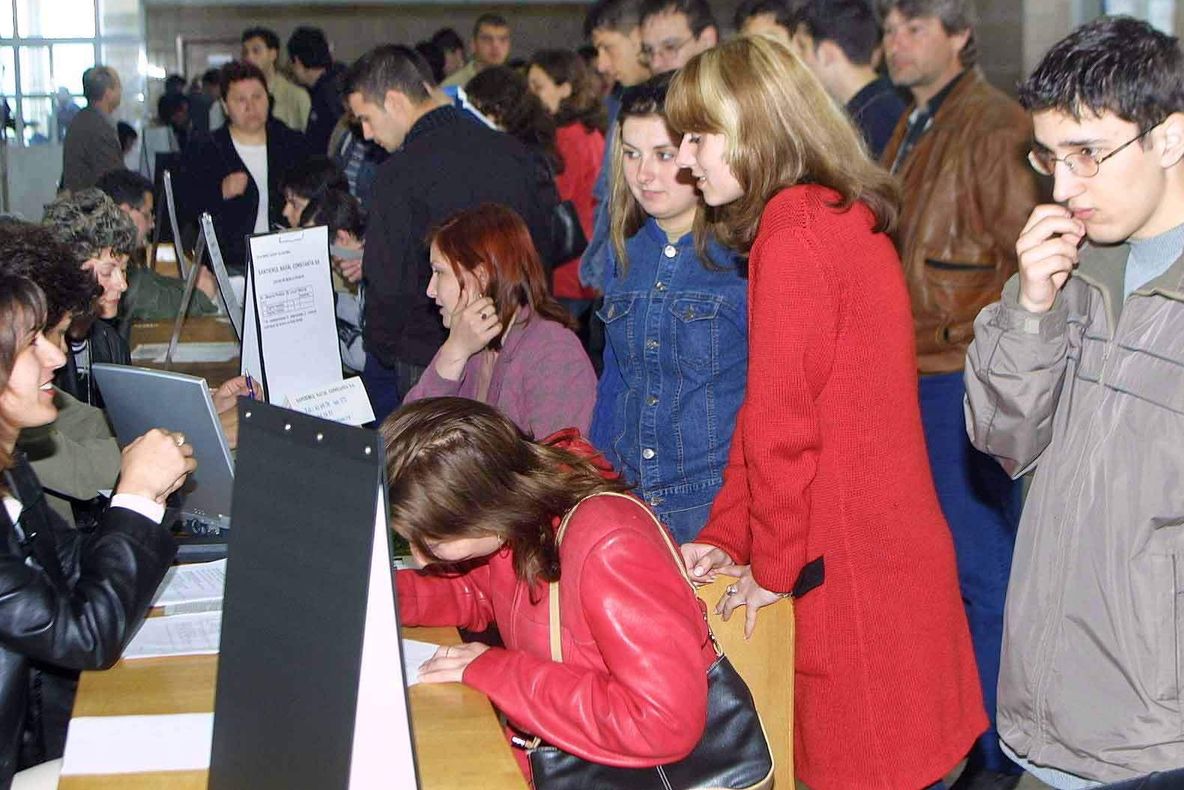 Agenţia Judeţeană pentru Ocuparea Forţei de Muncă Bistriţa-Năsăud riscă să rămână fără curent şi căldură