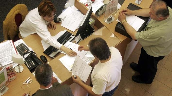 Prime de sărbători de 1.700 de lei pentru salariaţii din administraţia publică