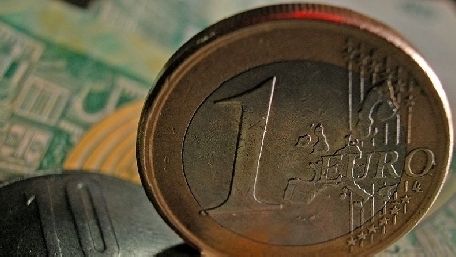 Cursul de referinţă al BNR urcă uşor, la 4,2141 lei/euro