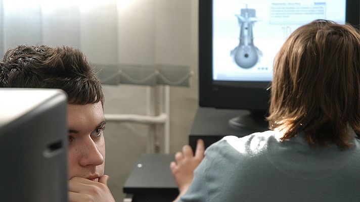 Preocupările online ale tinerilor români: muzica, la egalitate cu ştirile