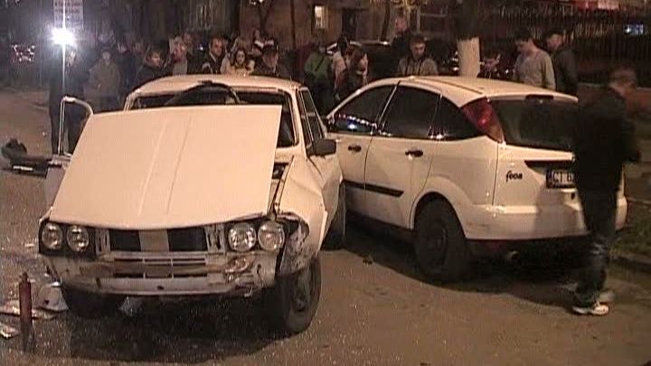 Un şofer a pierdut controlul volanului şi a tamponat trei maşini 