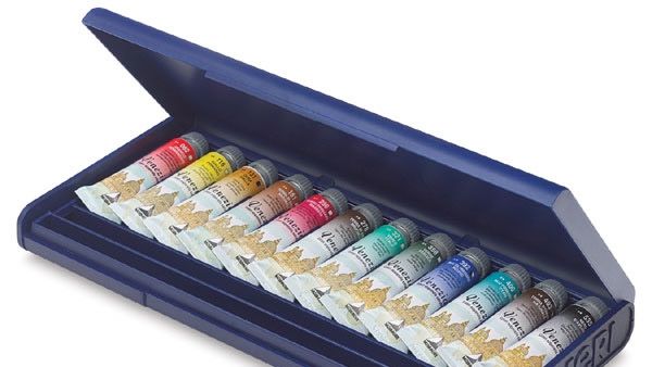 O fetiţă din Sibiu îşi doreşte ca Moş Crăciun să îi aducă o copilărie lipsită de griji şi o trusă de pictură