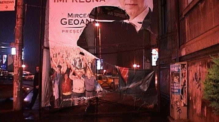 Două panouri electorale ale PSD au fost incendiate în Sectorul 4 