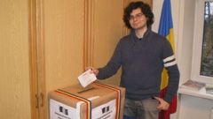 Primii votanţi români din diaspora: cercetători, turişti şi studenţi