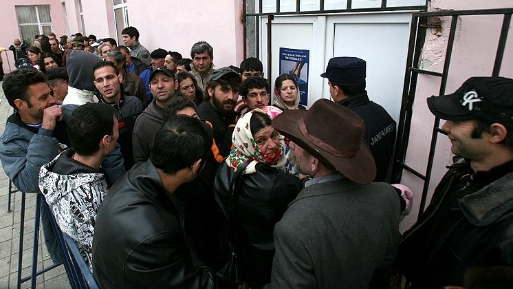 PSD a depus miercuri la CCR probele privind presupusele fraude din turul II al alegerilor prezidenţiale