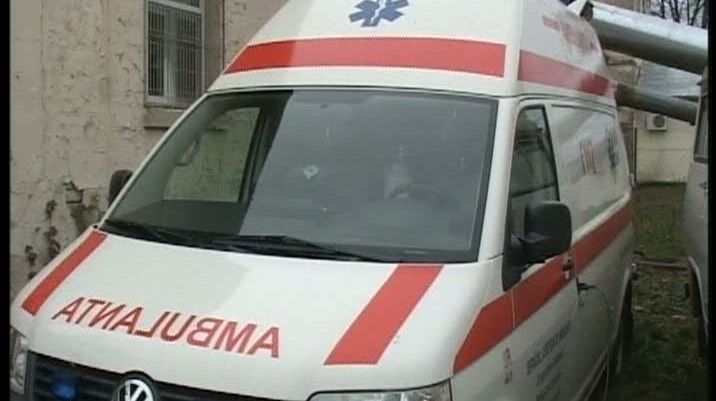 Mai multe ambulanţe din Vrancea sunt trase pe dreapta în parcare 