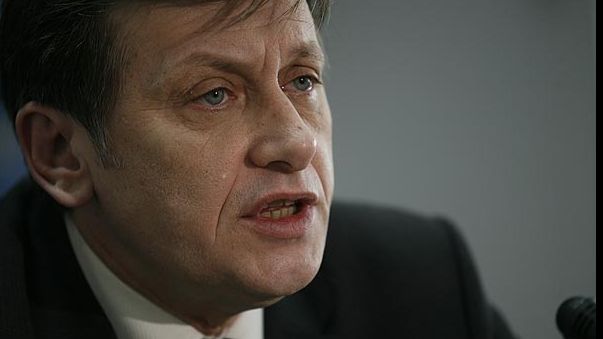 Antonescu: Băsescu a câştigat alegerile cu ajutorul SRI, SIE, STS, al Parchetului general şi al DNA