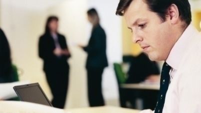 Şefii din România o duc mai bine decât cei din Occident