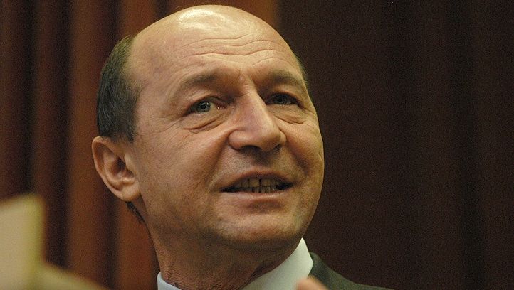 Băsescu către Antonescu: Vă rog să analizaţi intrarea la guvernare în condiţiile dictate de electorat