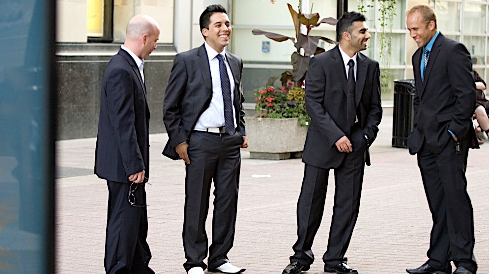 Îmbrăcat pentru succes? Vei afla când veţi bate palma.