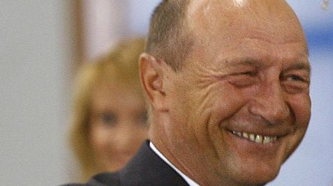 PPE: Preşedintele Băsescu ştie să lupte pentru ideile europene şi merită votul românilor