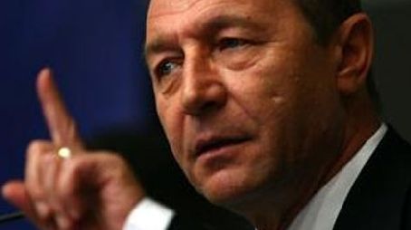 Băsescu la RRA: \"Voi fi preşedinte implicat, deci jucător, dar nu voi fi preşedinte pentru rechini\"