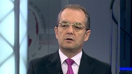 Guvernul Boc a adoptat bugetul de stat pe 2010: salarii şi pensii îngheţate şi zeci de mii de bugetari concediaţi