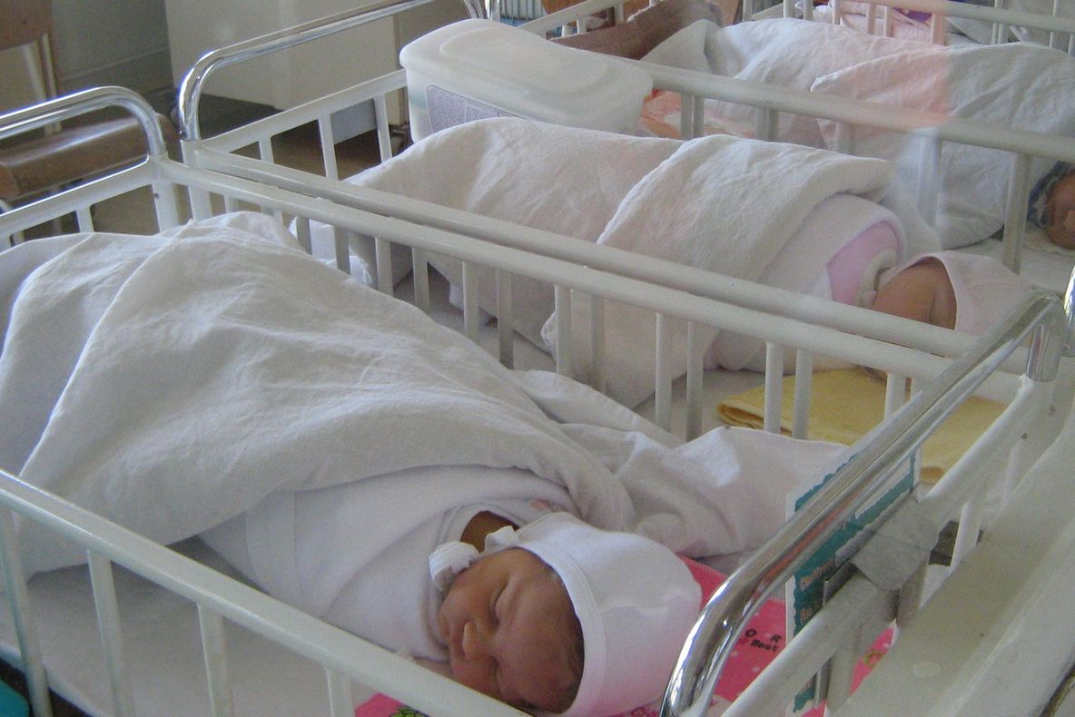 Zeci de copii s-au născut de Crăciun în maternităţile din România