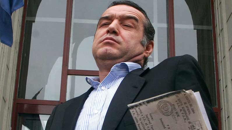 S-a reluat războiul Becali-Stoica: \"MM e manager general la tuns iarba\"