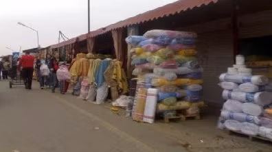 Bătaie între comercianţii chinezi şi forţele de ordine din complexul comercial Dragonul Roşu - VEZI IMAGINI NEEDITATE