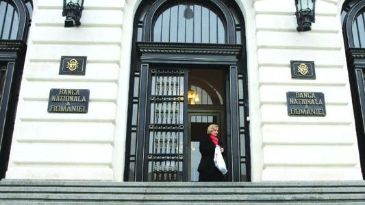 Intervenţiile BNR pe piaţa valutară urcă dobânzile pe interbancar 