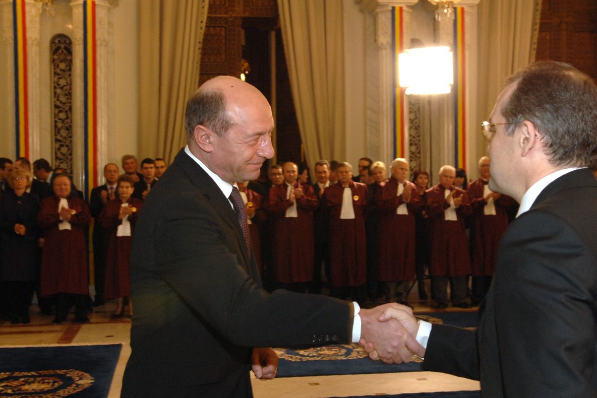Guvernul Boc IV a depus jurământul. Băsescu: PNL poate veni oricând în Executiv