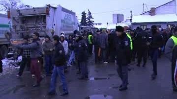 Sute de gunoieri au protestat la Oradea