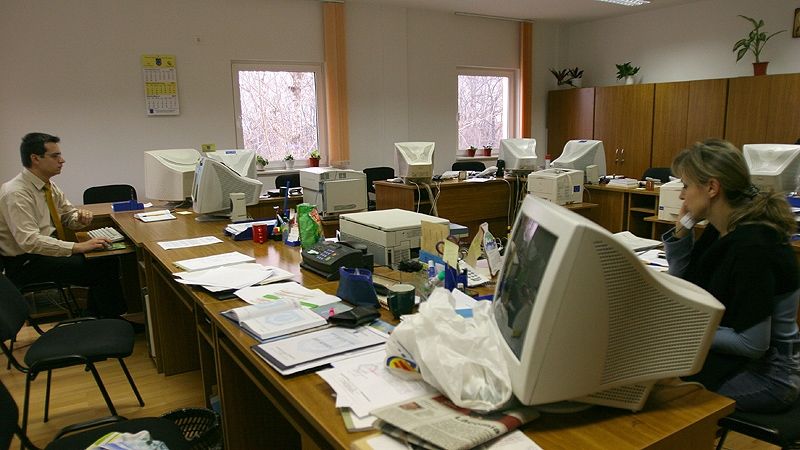 În 2010, Guvernul i-ar putea trimite pe bugetari în concediu fără plată în fiecare lună