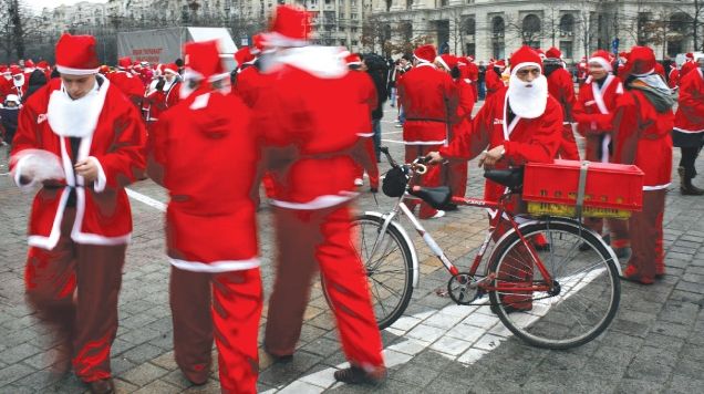 Cât câştigă Moş Crăciun