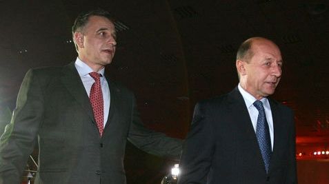 Băsescu: Geoană nu ştia cine e Nicolae Popa, dar i-a dat paşaport când era ministru de Externe