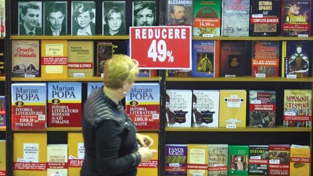 Zece cărţi de citit sau de pus sub brad de Sărbători